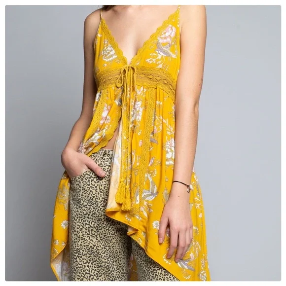 POL Feminine Floral Yellow Tunic Top - Picture 2 of 8